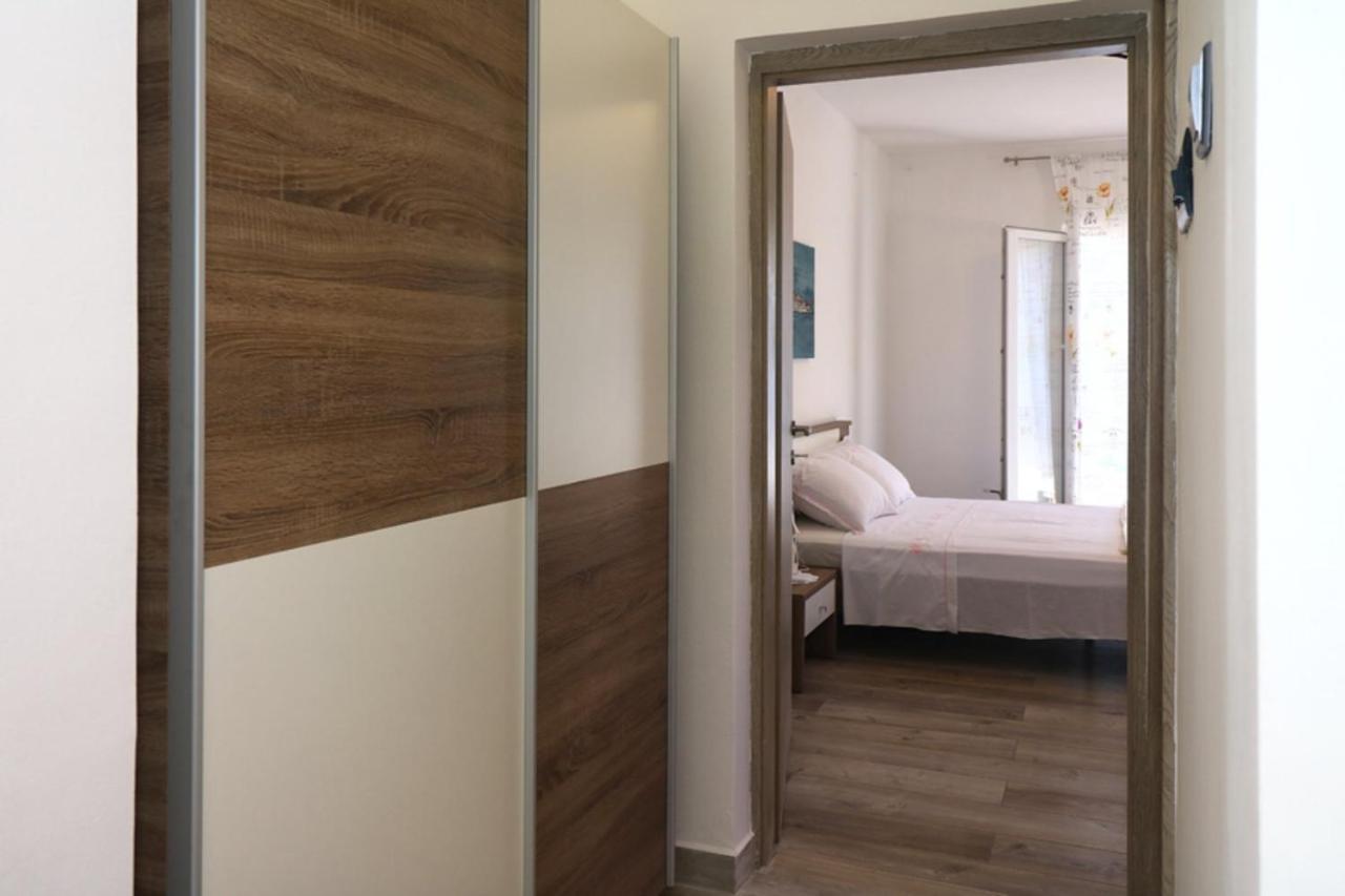 Apartmani Mikin Betina  Exterior photo