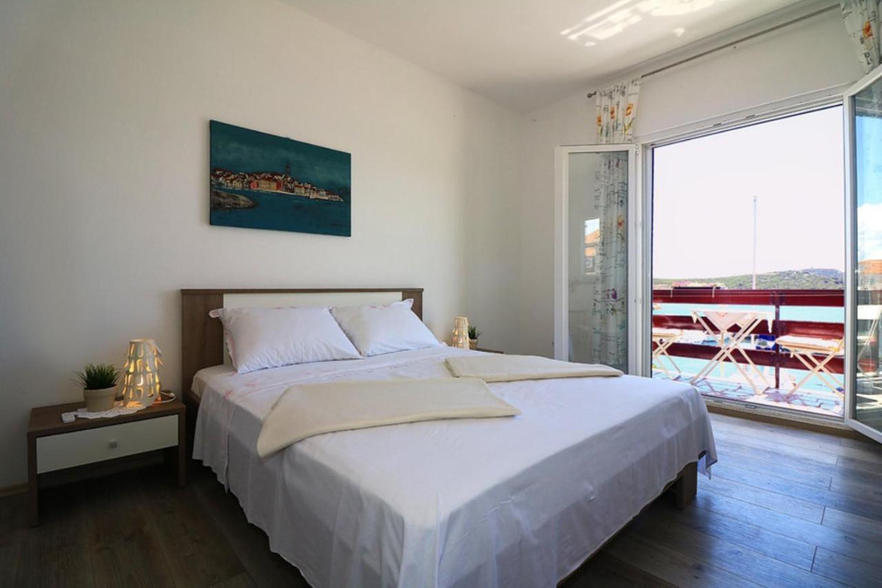 Apartmani Mikin Betina  Exterior photo
