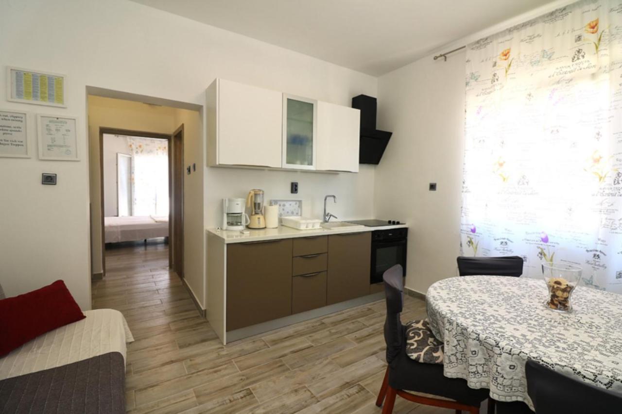 Apartmani Mikin Betina  Exterior photo