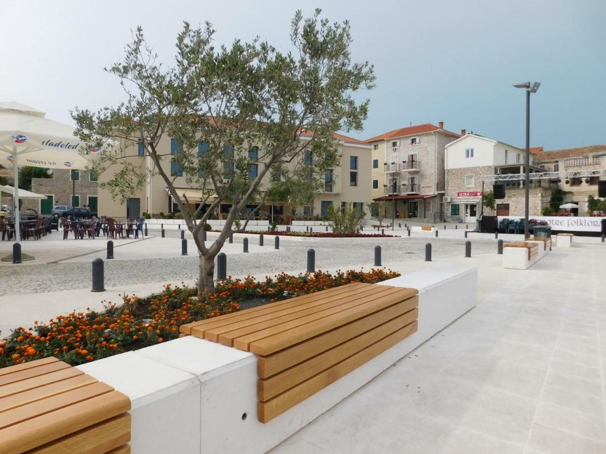 Apartmani Mikin Betina  Exterior photo
