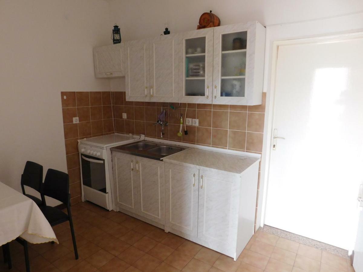 Apartmani Mikin Betina  Exterior photo