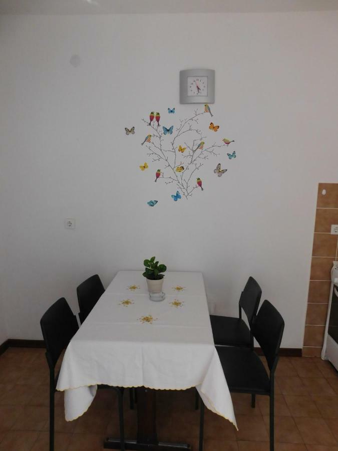 Apartmani Mikin Betina  Exterior photo