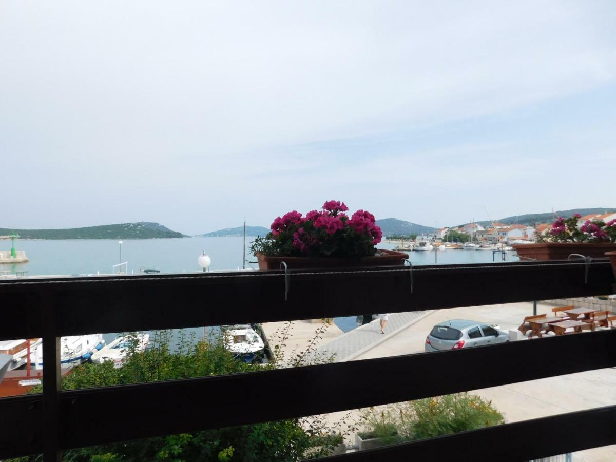 Apartmani Mikin Betina  Exterior photo