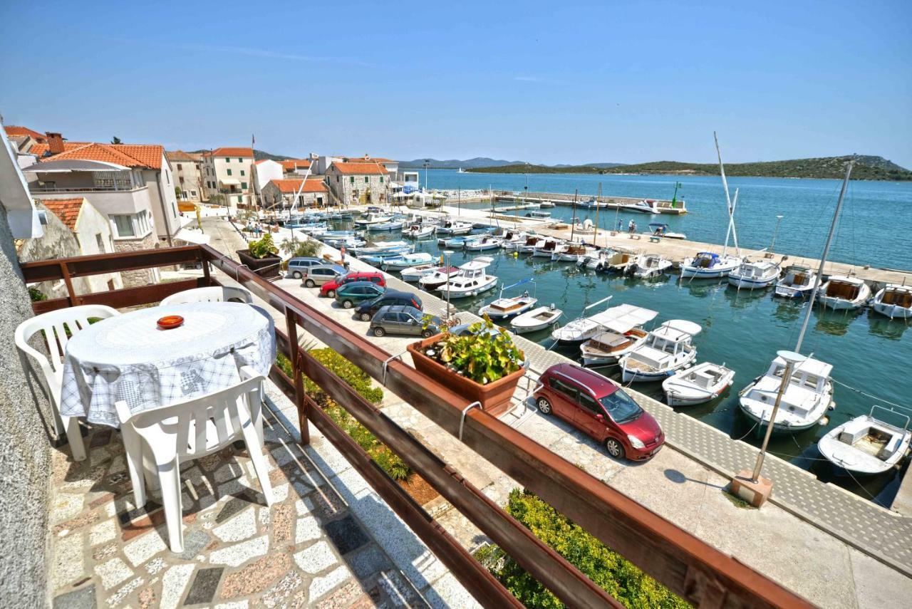 Apartmani Mikin Betina  Exterior photo