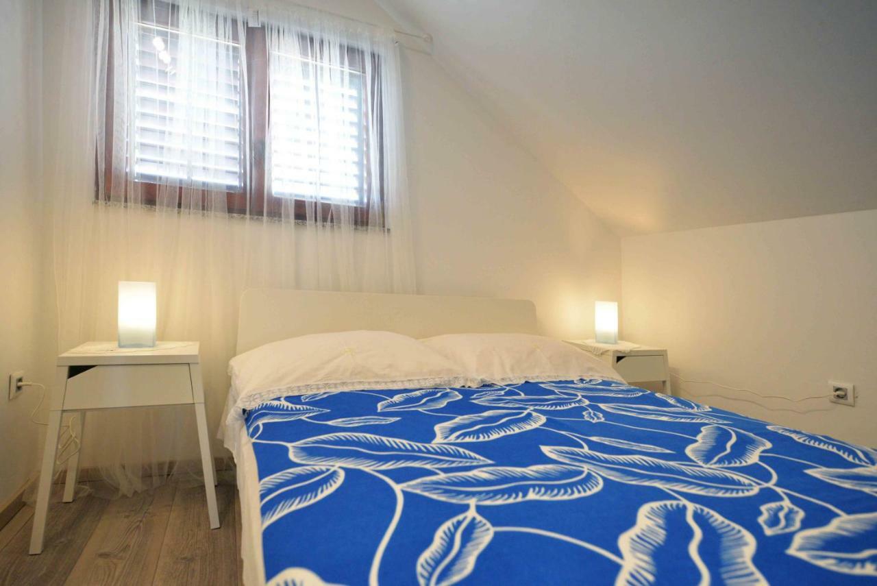 Apartmani Mikin Betina  Exterior photo