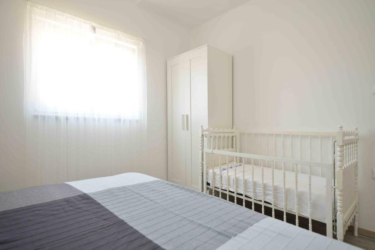 Apartmani Mikin Betina  Exterior photo