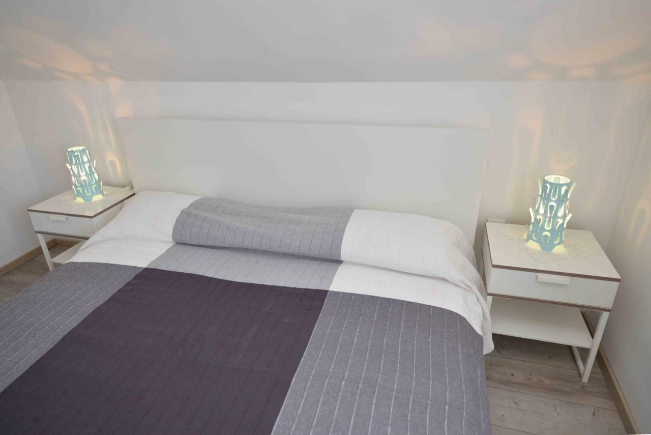 Apartmani Mikin Betina  Exterior photo