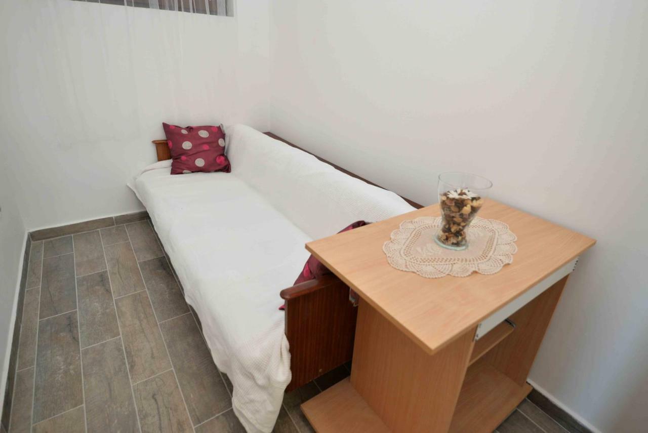 Apartmani Mikin Betina  Exterior photo
