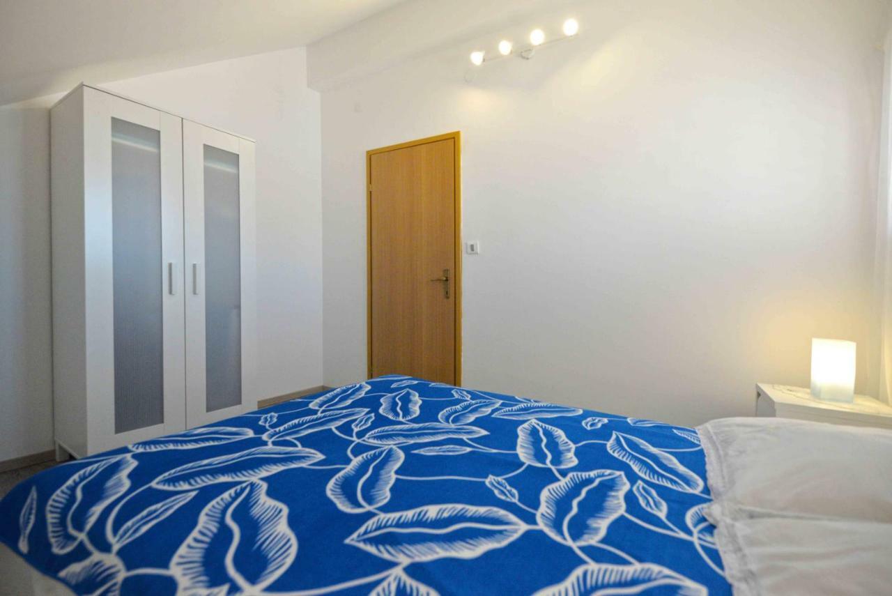 Apartmani Mikin Betina  Exterior photo