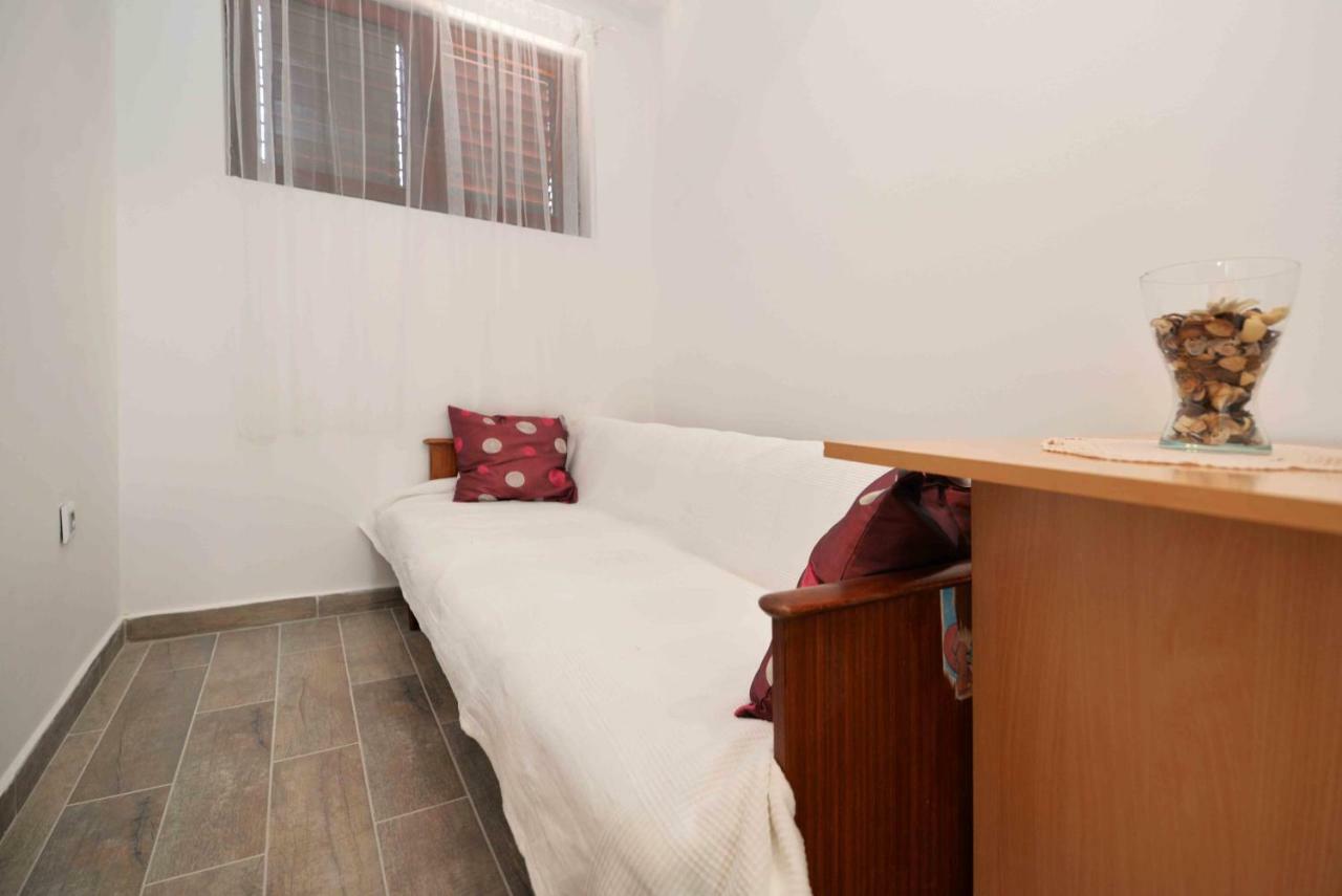 Apartmani Mikin Betina  Exterior photo
